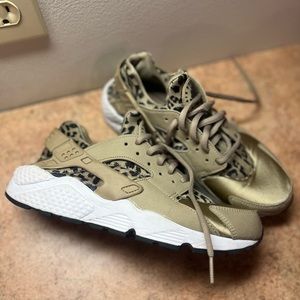 SOLD.Nike Huaraches sz 8.5